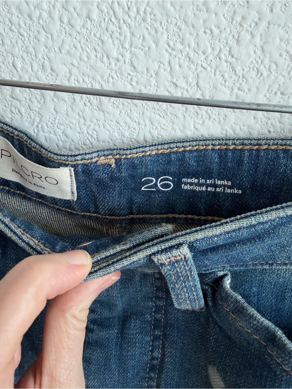 NWT Pilcro Anthropologie Kayden Carpenter Barrel Jeans Size 26 Hearts - Picture 3 of 4